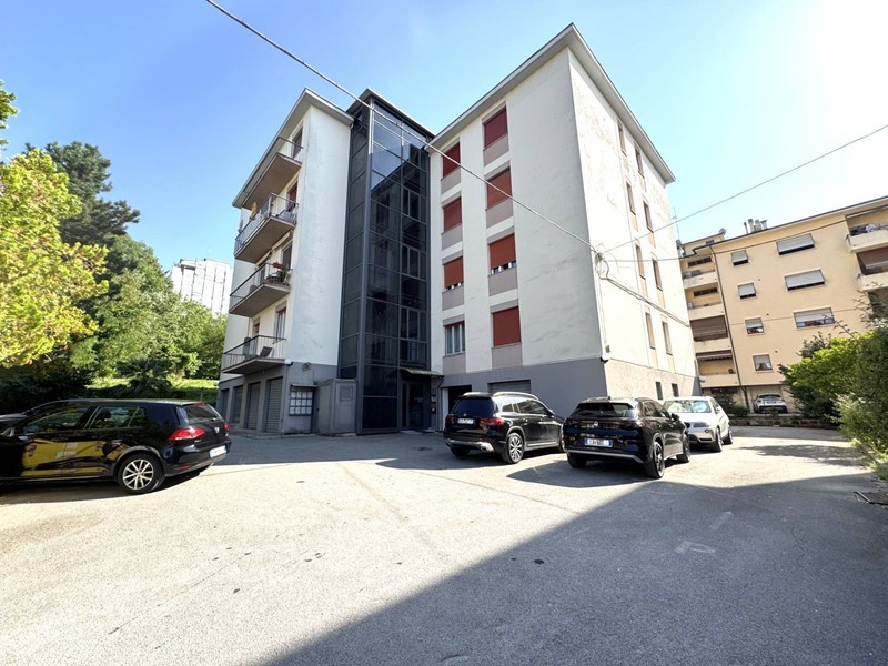 Appartamento in Vendita a Fabriano, 125'000&euro;, 130 m²