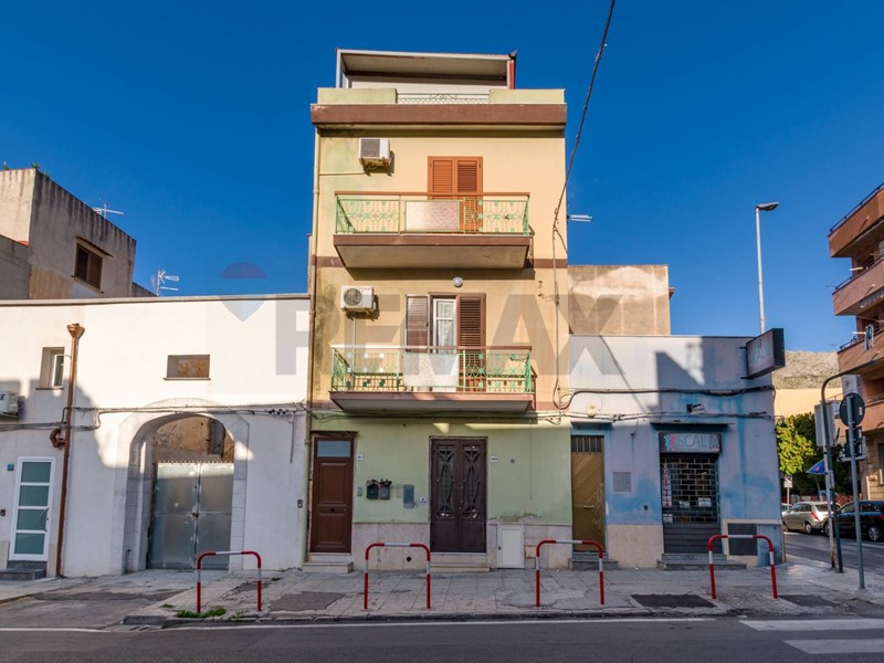Quadrilocale in Vendita a Palermo, 105'000&euro;, 115 m²