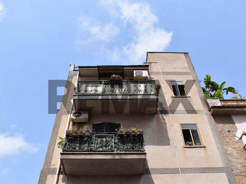 Quadrilocale in Vendita a Palermo, 73'000&euro;, 86 m²