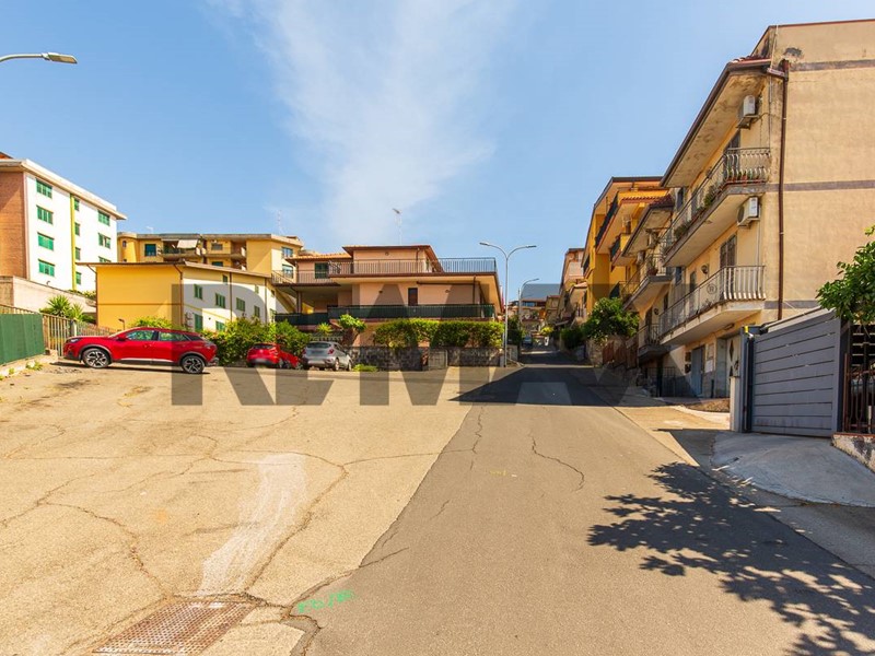 Quadrilocale in Affitto a Catania, 800&euro;, 181 m²
