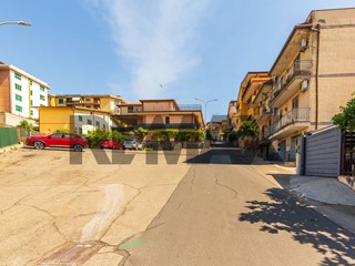 Quadrilocale in Affitto a Catania, 800&euro;, 181 m²