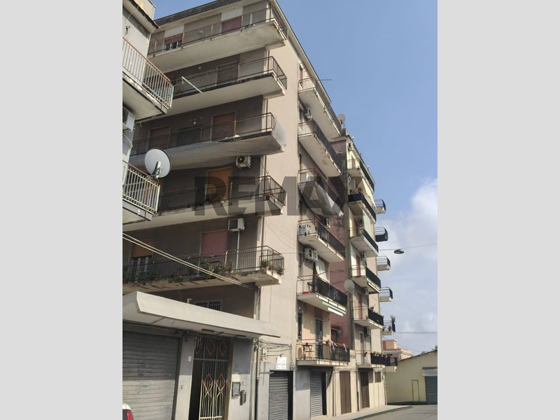 Appartamento in Vendita a Catania, 95'000&euro;, 101 m²
