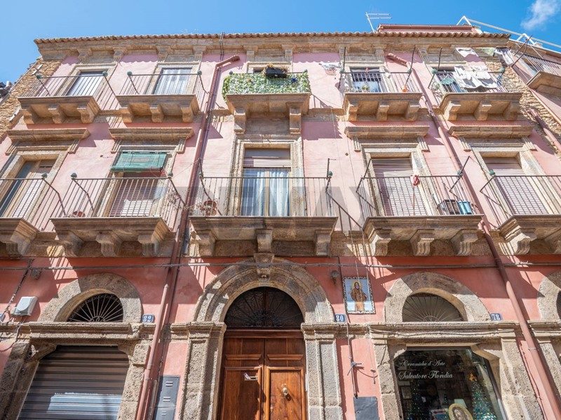 Appartamento in Vendita a Caltagirone, 115'000&euro;, 208 m²