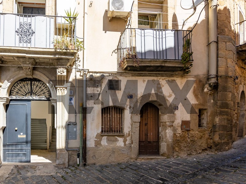Quadrilocale in Vendita a Caltagirone, 52'000&euro;, 100 m²