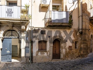 Quadrilocale in Vendita a Caltagirone, 52'000&euro;, 100 m²