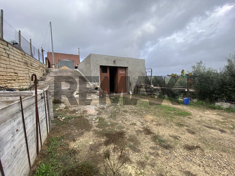 Monolocale in Vendita a Caltagirone, 63'000&euro;, 100 m²