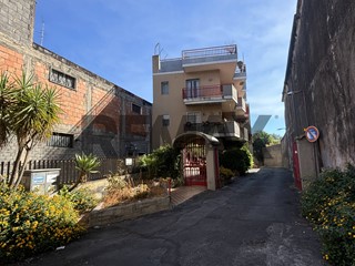 Quadrilocale in Vendita a Aci Catena, 70'000&euro;, 90 m²