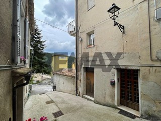 Appartamento in Vendita a Arcevia, 37'000&euro;, 150 m²