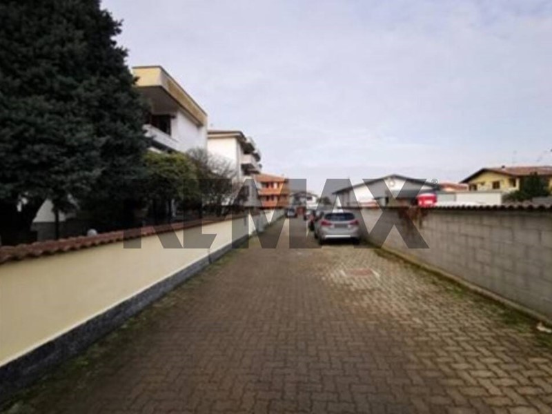 Trilocale in Vendita a Trecate, 73'950&euro;, 99 m²