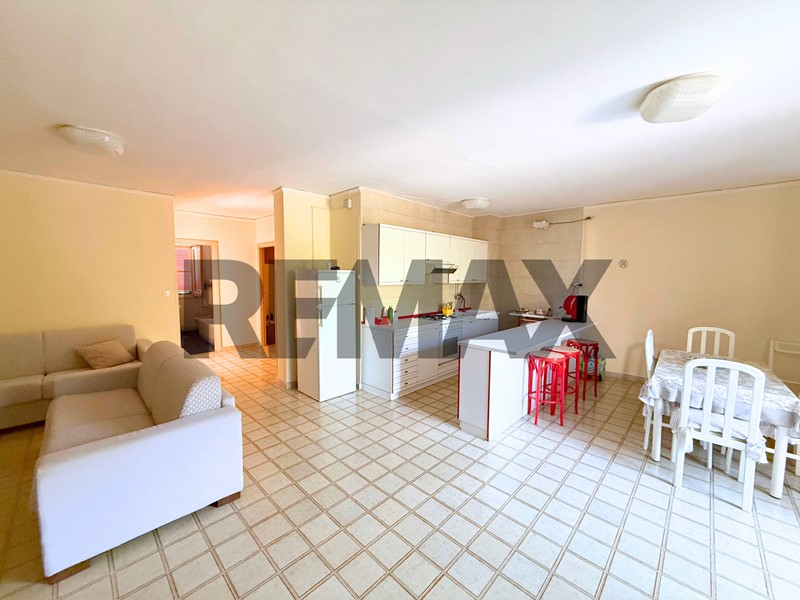 Trilocale in Vendita a Manfredonia, 46'500&euro;, 100 m²