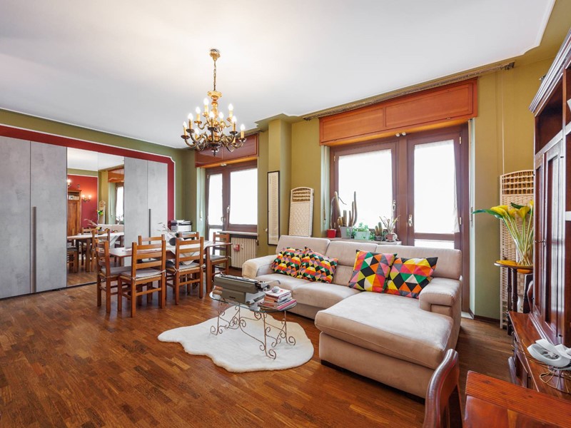 Appartamento in Vendita a Torino, 298'000&euro;, 178 m²