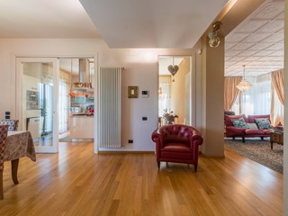 Appartamento in Vendita a Pesaro, 625'000&euro;, 290 m²