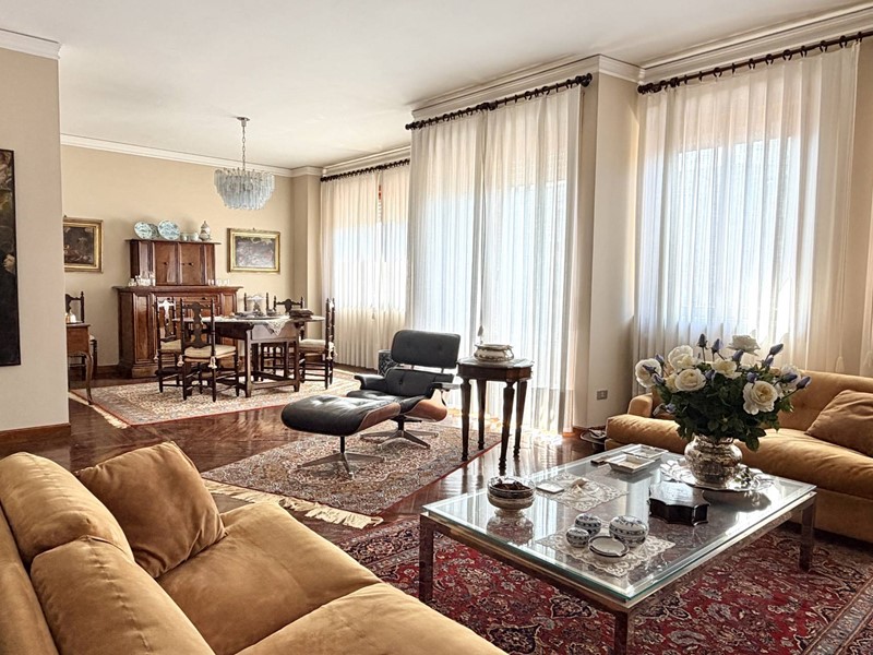 Appartamento in Vendita a Pesaro, 685'000&euro;, 250 m²