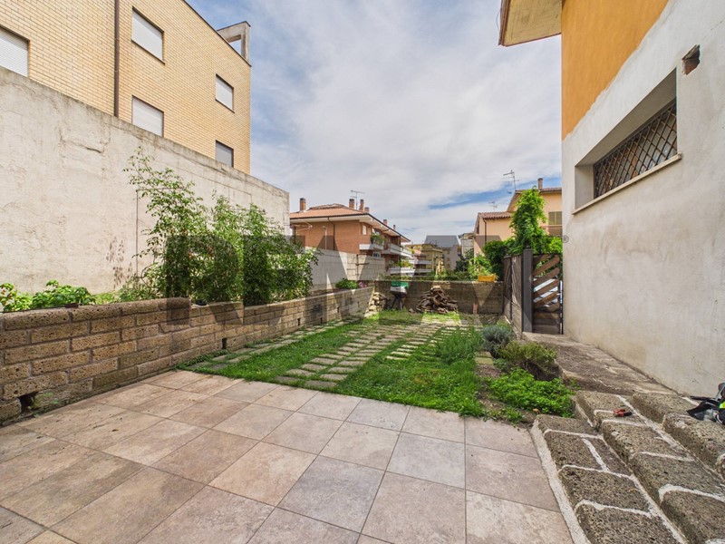 Bilocale in Vendita a Campagnano di Roma, 95'000&euro;, 70 m²