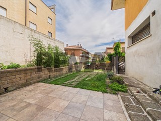 Bilocale in Vendita a Campagnano di Roma, 95'000&euro;, 70 m²