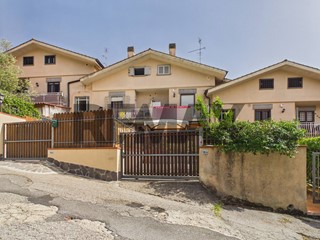 Trilocale in Vendita a Formello, 155'000&euro;, 71 m²