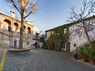 Quadrilocale in Vendita a Formello, 205'000&euro;, 147 m²