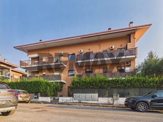 Attico in Vendita a Mentana, 75'000&euro;, 134 m²