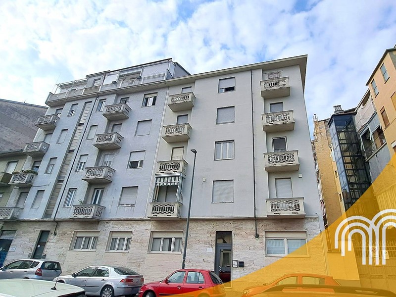 Quadrilocale in Vendita a Torino, 185'000&euro;, 90 m²