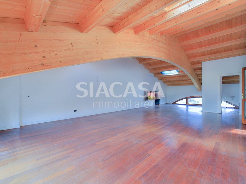 Appartamento in Vendita a Sulbiate, 320'000&euro;, 185 m²