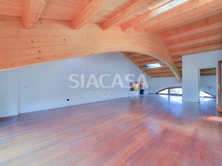 Appartamento in Vendita a Sulbiate, 320'000&euro;, 185 m²