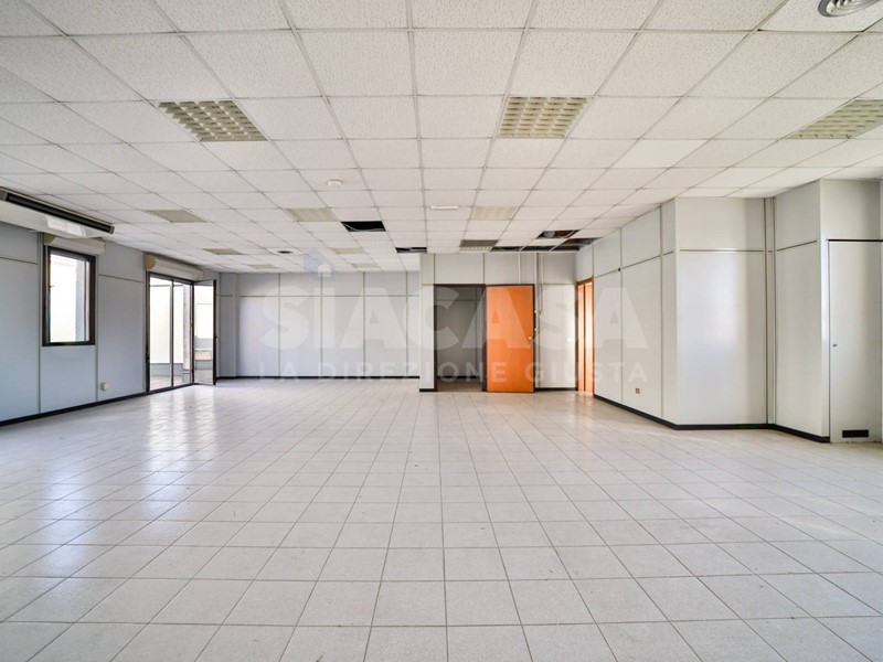 Monolocale in Vendita a Pozzuolo Martesana, 75'000&euro;, 148 m²