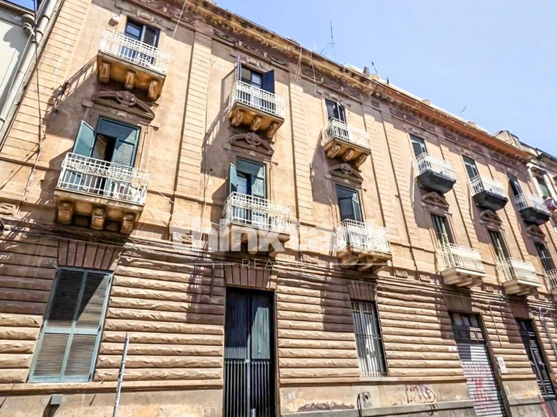 Appartamento in Vendita a Catania, 500'000&euro;, 300 m²