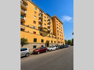 Trilocale in Vendita a Roma, 275'000&euro;, 81 m²