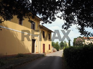 Quadrilocale in Vendita a Palaia, 120'000&euro;, 205 m²