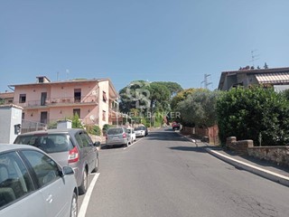 Appartamento in Vendita a Capranica, 78'000&euro;, 104 m²