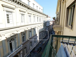 Appartamento in Vendita a Napoli, 500'000&euro;, 120 m²