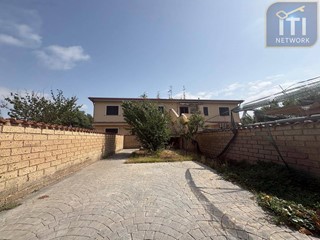 Trilocale in Vendita a Pomezia, 137'000&euro;, 75 m²
