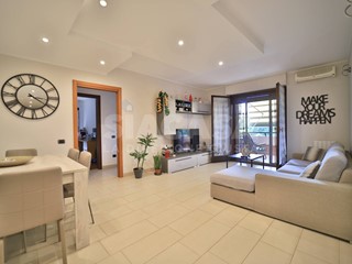 Quadrilocale in Vendita a Agrate Brianza, 270'000&euro;, 117 m²