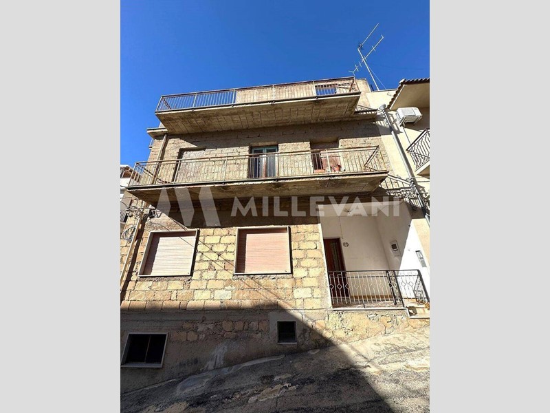 Appartamento in Vendita a Scicli, 87'000&euro;, 173 m²