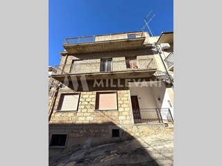 Appartamento in Vendita a Scicli, 87'000&euro;, 173 m²
