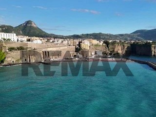 Quadrilocale in Vendita a Meta, 585'000&euro;, 100 m²