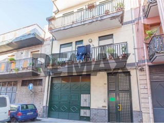 Appartamento in Vendita a Paternò, 135'000&euro;, 167 m², con Box