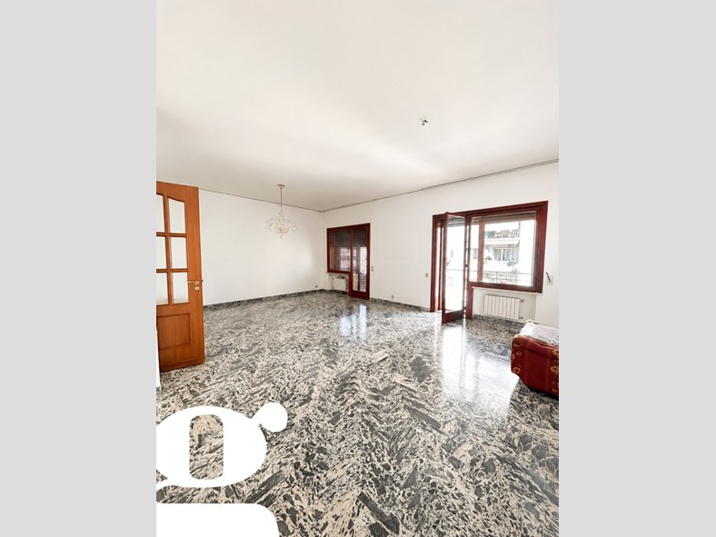 Appartamento in Vendita a Napoli, 495'000&euro;, 182 m²