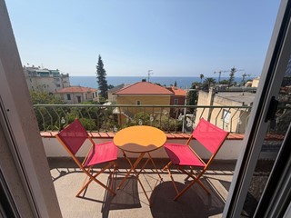 Appartamento in Vendita a Sanremo, 320'000&euro;, 105 m², arredato