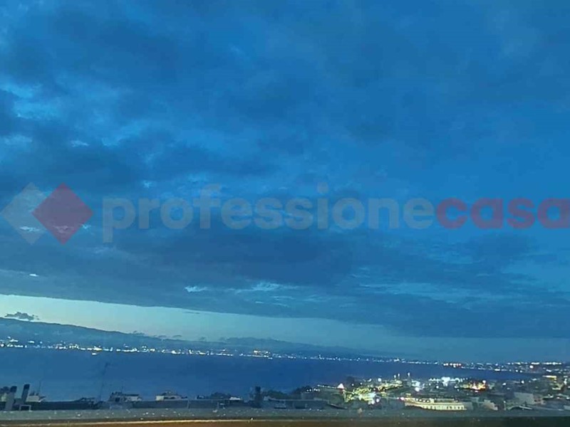 Appartamento in Vendita a Reggio Calabria, 280'000&euro;, 200 m²