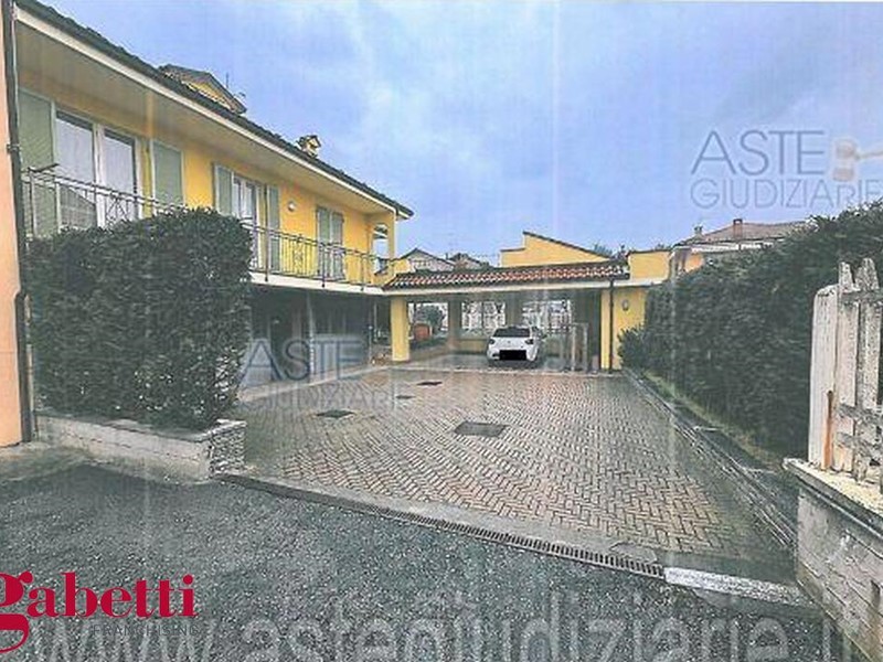 Appartamento in Vendita a Cherasco, 240'000&euro;, 251 m², con Box