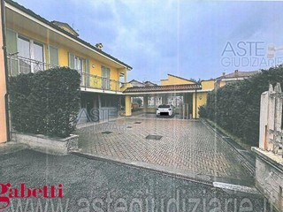 Appartamento in Vendita a Cherasco, 240'000&euro;, 251 m², con Box