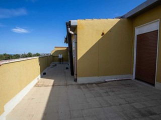 Appartamento in Vendita a Priolo Gargallo, zona centro, 48'000&euro;, 220 m²