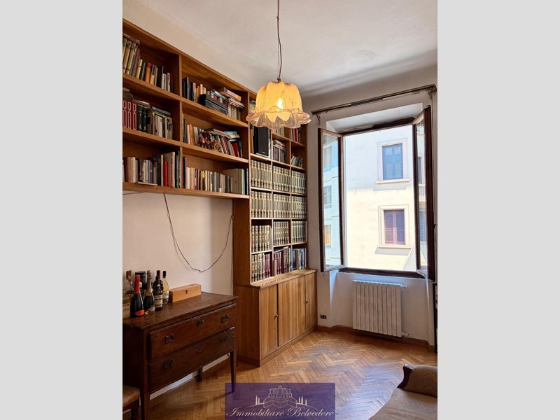 Appartamento in Vendita a Firenze, zona San Jacopino, 480'000&euro;, 160 m²