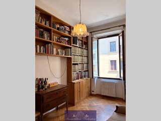 Appartamento in Vendita a Firenze, zona San Jacopino, 480'000&euro;, 160 m²