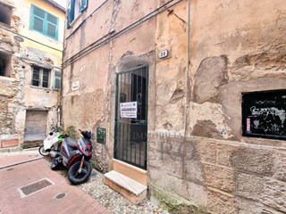 Quadrilocale in Vendita a Ventimiglia, zona Centro Storico, 89'000&euro;, 80 m²