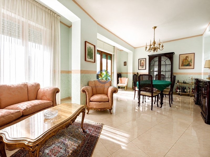 Quadrilocale in Vendita a Catanzaro, zona Catanzaro Centro, 325'000&euro;, 145 m², arredato
