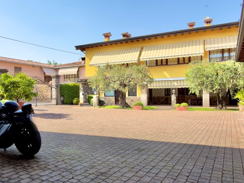 Trilocale in Vendita a Bedizzole, 224'000&euro;, 143 m², con Box