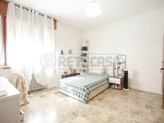 Appartamento in Vendita a Vicenza, 75'000&euro;, 91 m², arredato, con Box