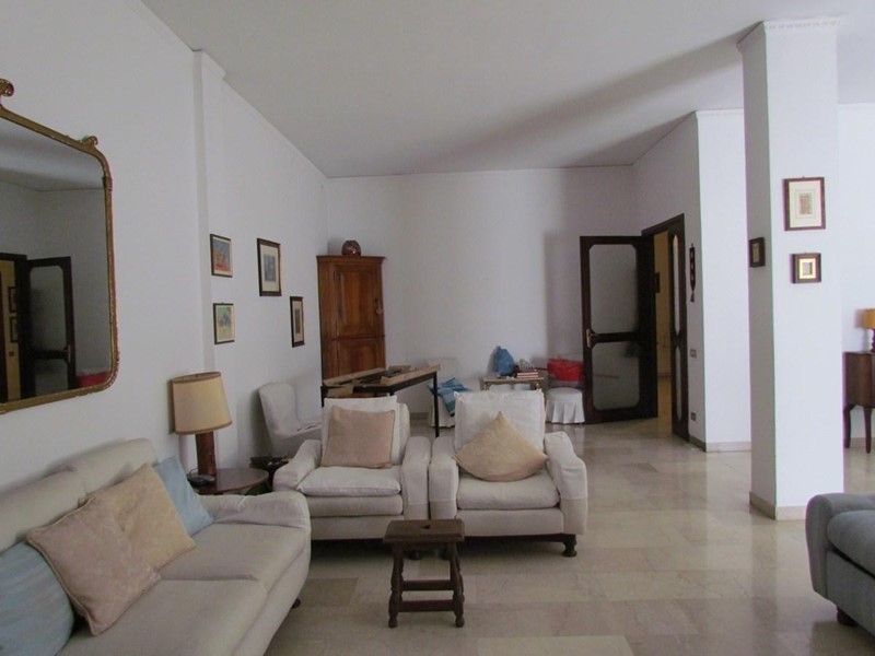 Appartamento in Vendita a Modena, 190 m², con Box